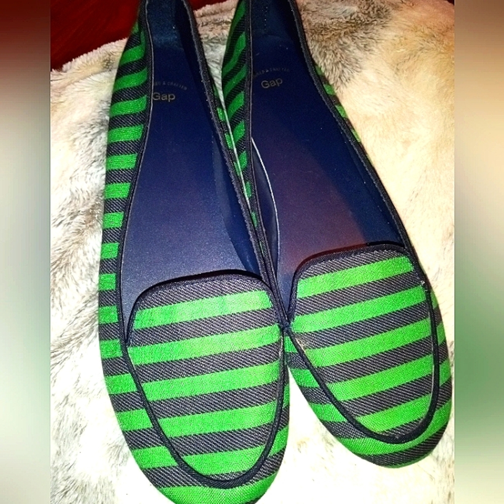 Women's size 8 from gap slip on green and blue shoes